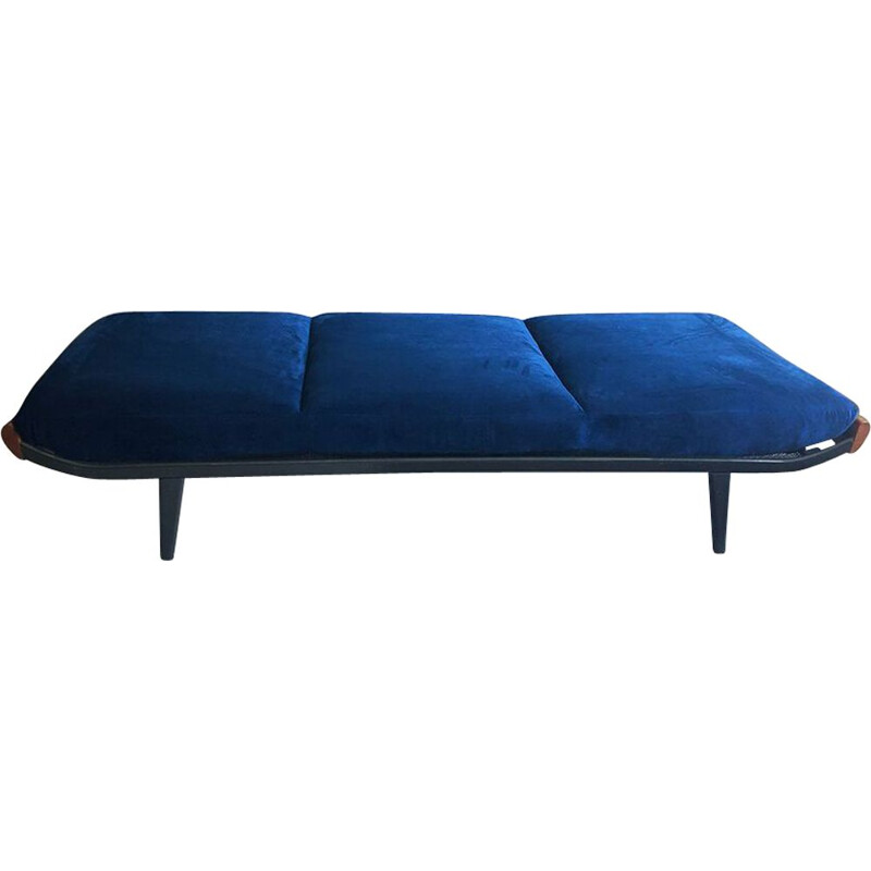 Cleopatra daybed in blue velvet by Andre Cordemeijer
