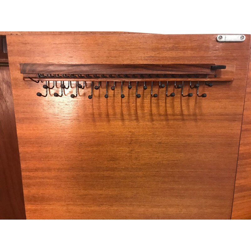 Armoire vintage tiroirs et porte cravate légère usure sur une poignée par Joseph-André Motte