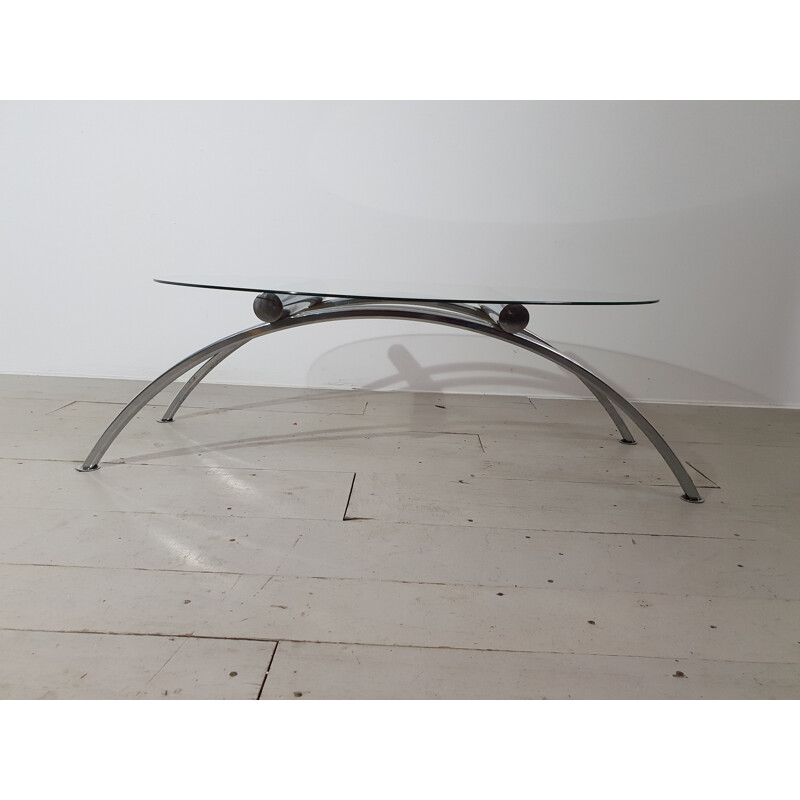 Oval coffee table in stainless steel