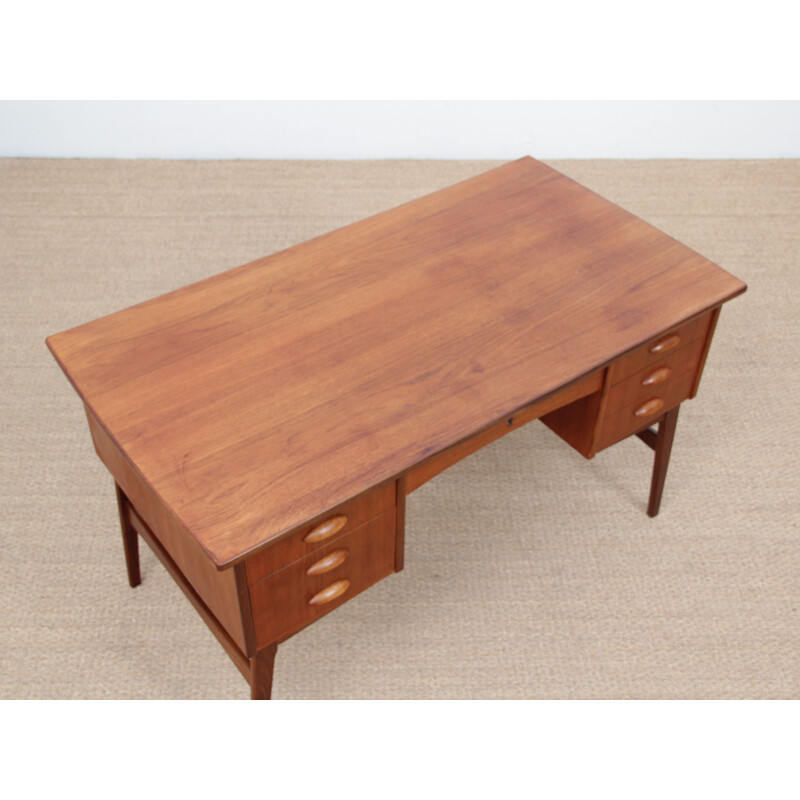 Vintage desk in teak Scandinavian