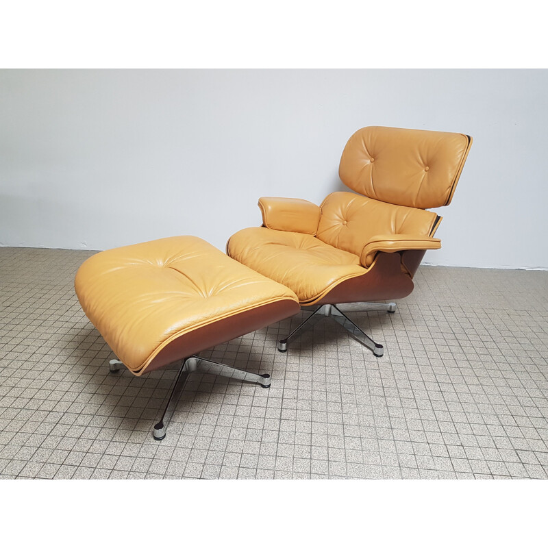 Vintage Lounge chair by Eames for Vitra in leather and wood