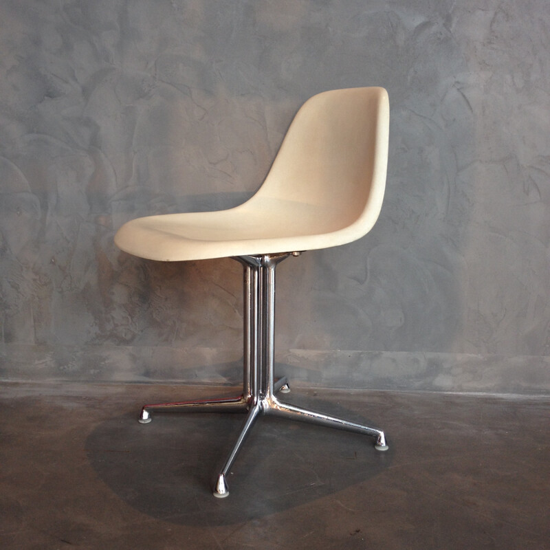 Fiber glass and aluminum chair, Charles & Ray EAMES - 1970s