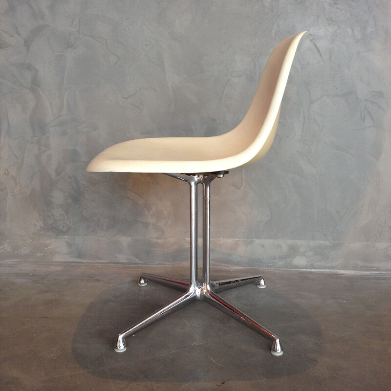 Fiber glass and aluminum chair, Charles & Ray EAMES - 1970s