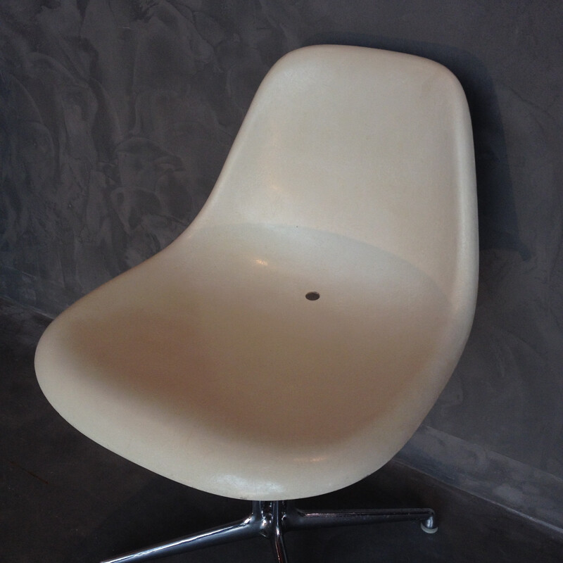 Fiber glass and aluminum chair, Charles & Ray EAMES - 1970s