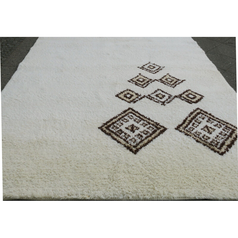 Vintage hand knotted beni ourain rug creamy white sparse decoration