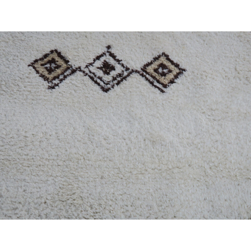 Vintage hand knotted beni ourain rug creamy white sparse decoration