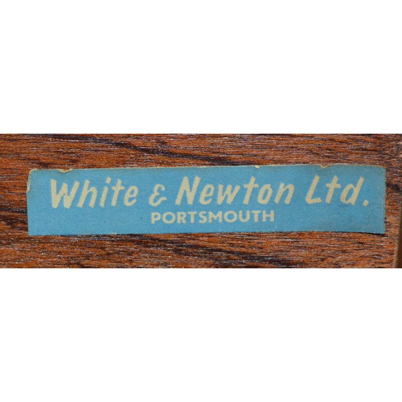 Bureau vintage par White and Newton