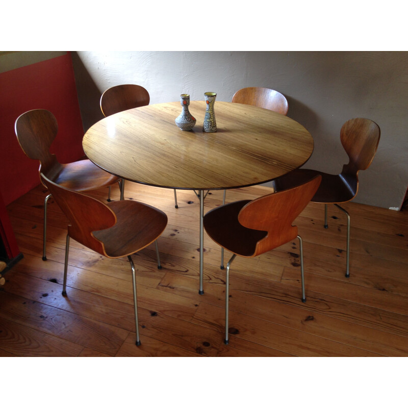 Vintage dining table round in rosewood Arne Jacobsen