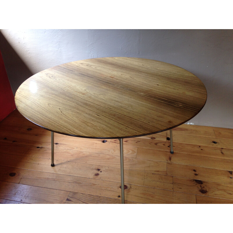 Table vintage ronde en palissandre Arne Jacobsen