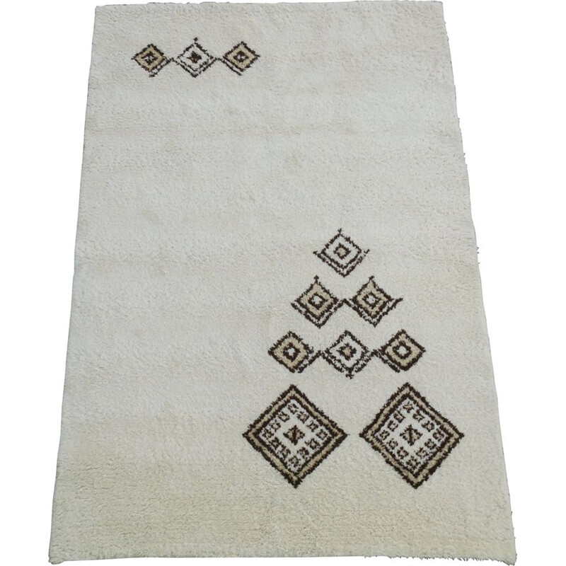 Vintage hand knotted beni ourain rug creamy white sparse decoration