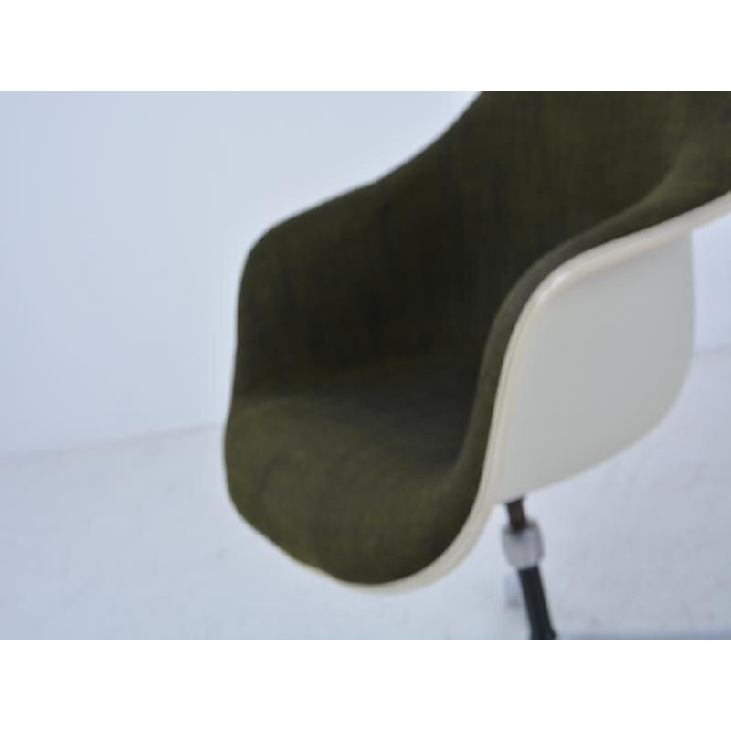 Vintage desk chair swivel by Charles and Ray Eames Herman Miller Edition 60s 