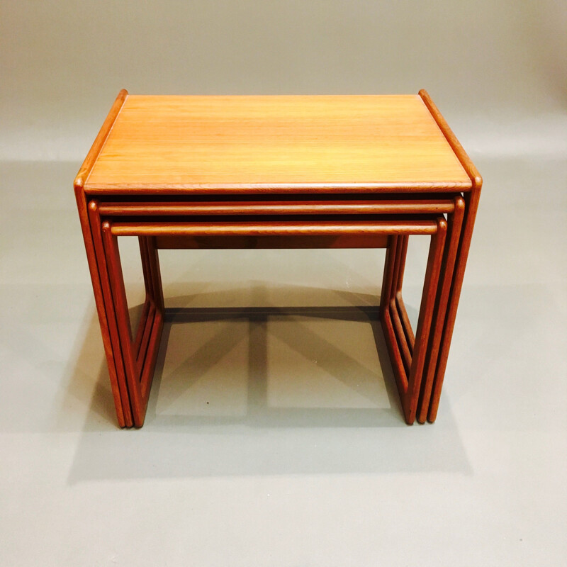 Vintage scandinavian nesting tables in teak 1950