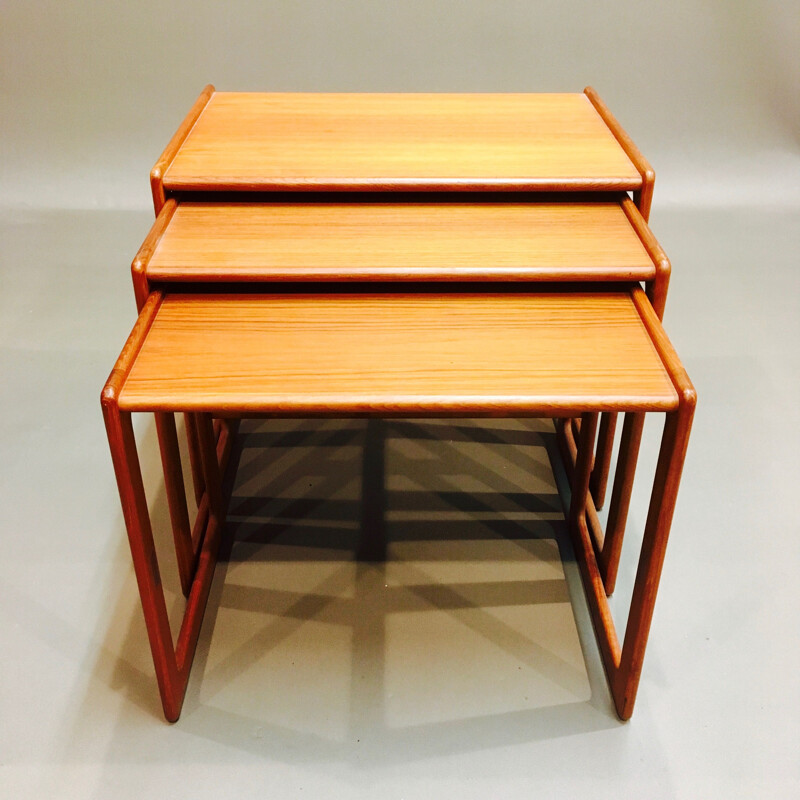 Vintage scandinavian nesting tables in teak 1950