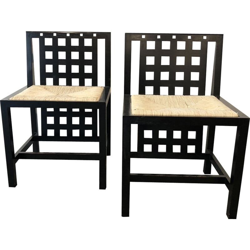 Paire de chaises en frêne noir par Charles Rennie