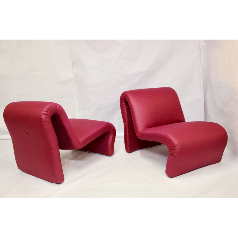 Pair of red low chairs by Etienne Fermigier