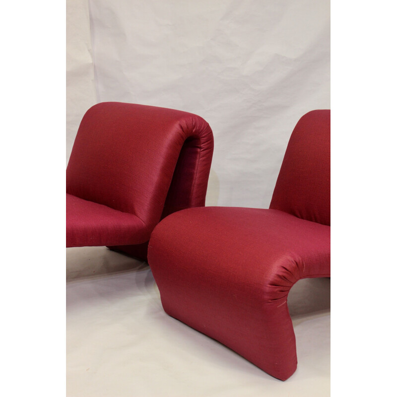 Pair of red low chairs by Etienne Fermigier