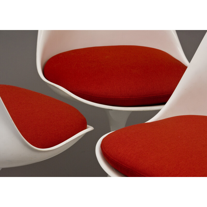 Set of 5 Tulip chairs by Eero Saarinen