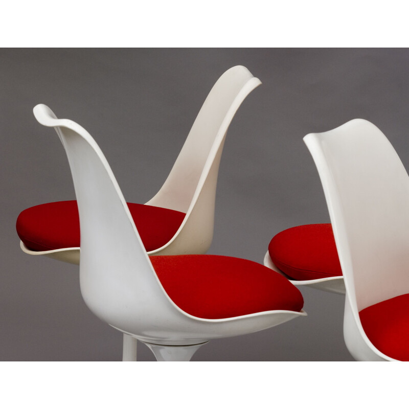 Set of 5 Tulip chairs by Eero Saarinen
