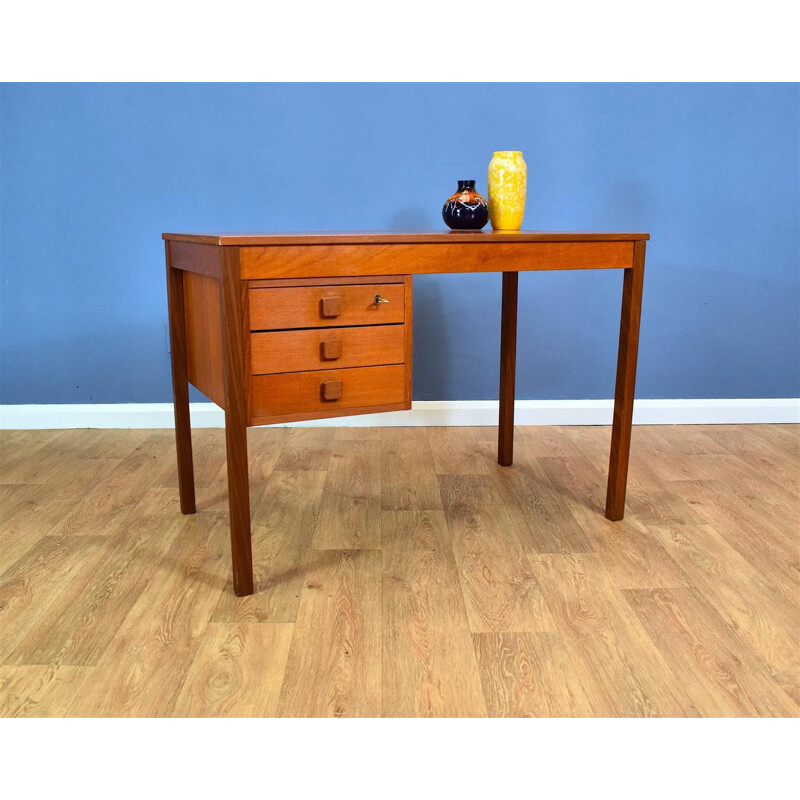 Vintage Danish desk in teak with 3 Drawers by Domino Mobler