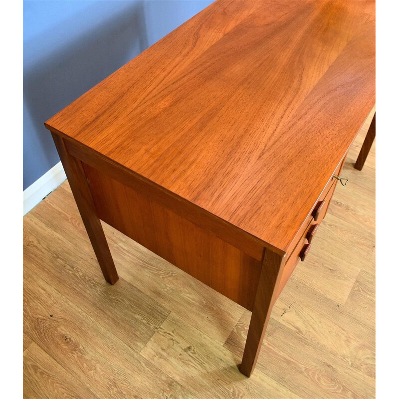 Vintage Danish desk in teak with 3 Drawers by Domino Mobler