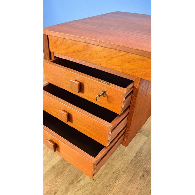 Vintage Danish desk in teak with 3 Drawers by Domino Mobler
