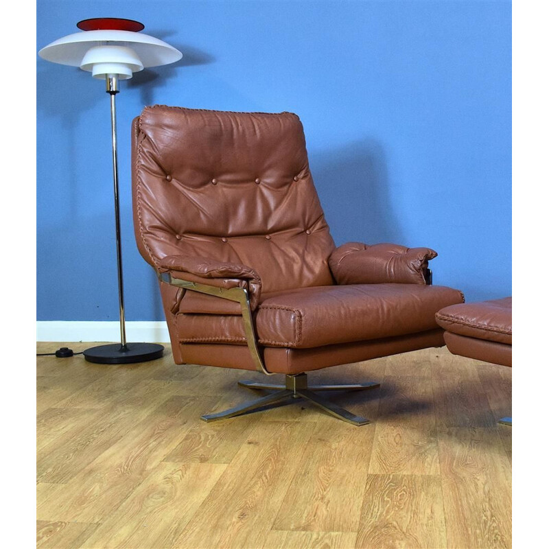 Fauteuil lounge pivotant vintage cuir marron suédois années 1970