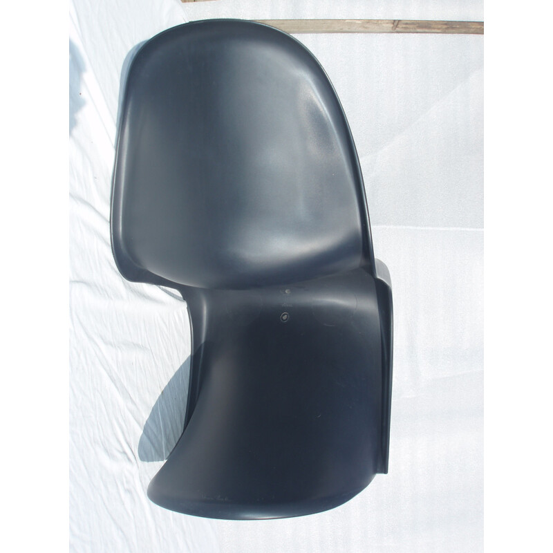 Suite de 6 chaises vintage noires pour Vitra en polycarbonate
