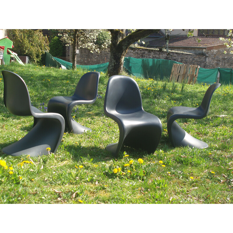 Suite de 6 chaises vintage noires pour Vitra en polycarbonate