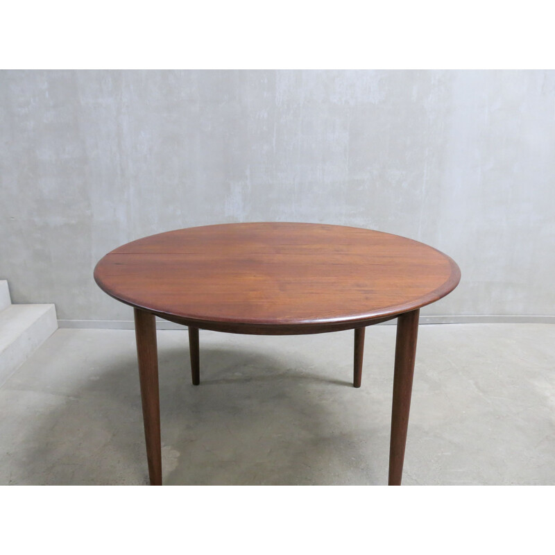 Vintage danish round dining table in teak 1960