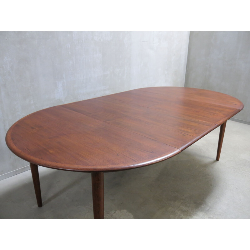 Vintage danish round dining table in teak 1960