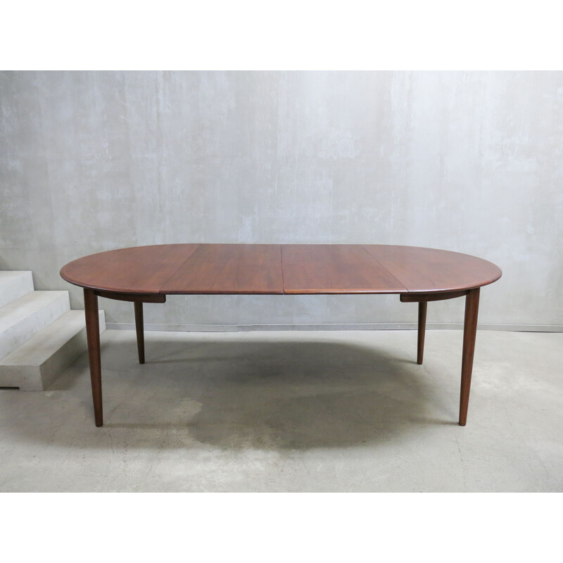 Vintage danish round dining table in teak 1960