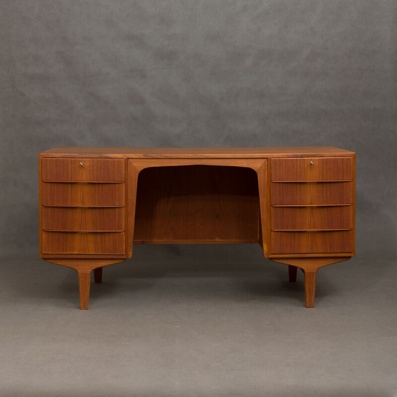 Vintage danish desk in teakwood 1950