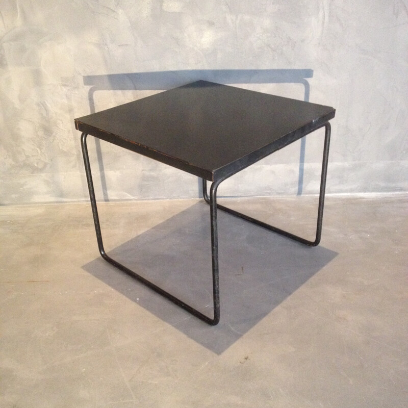 Table d'appoint noire en mélaminé et métal, Pierre GUARICHE - 1950