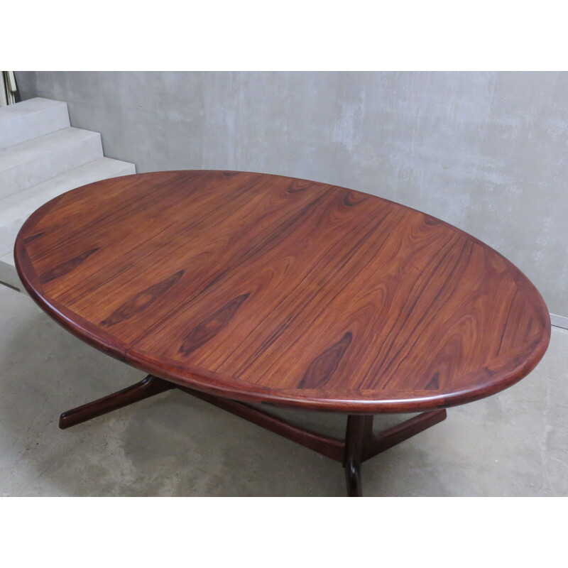 Table vintage en palissandre danoise ovale par Dyrlund