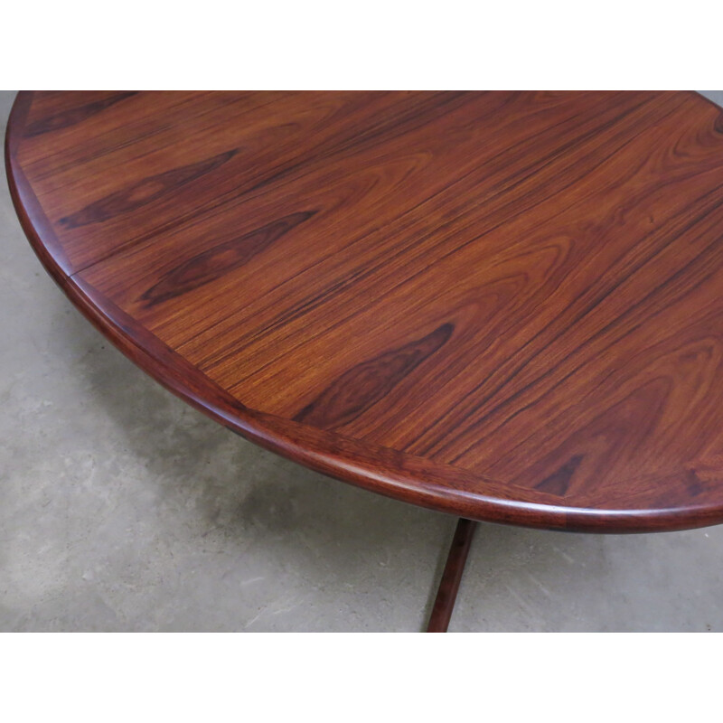 Vintage oval Danish rosewood dining table from Dyrlund