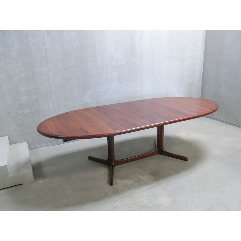 Table vintage en palissandre danoise ovale par Dyrlund