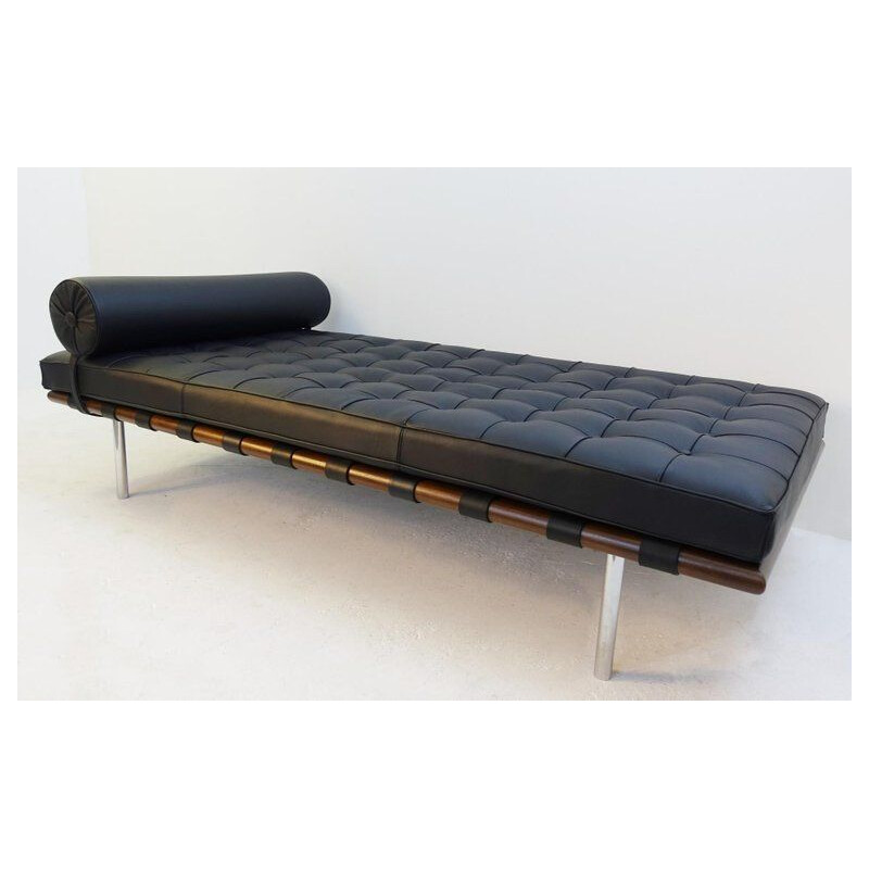 Barcelona daybed by Mies van der Rohe for Knoll