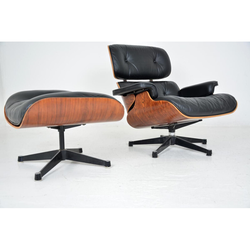Vintage Lounge Chair and its footrest by Charles & Ray Eames for Herman Miller