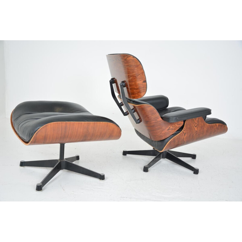 Vintage Lounge Chair and its footrest by Charles & Ray Eames for Herman Miller