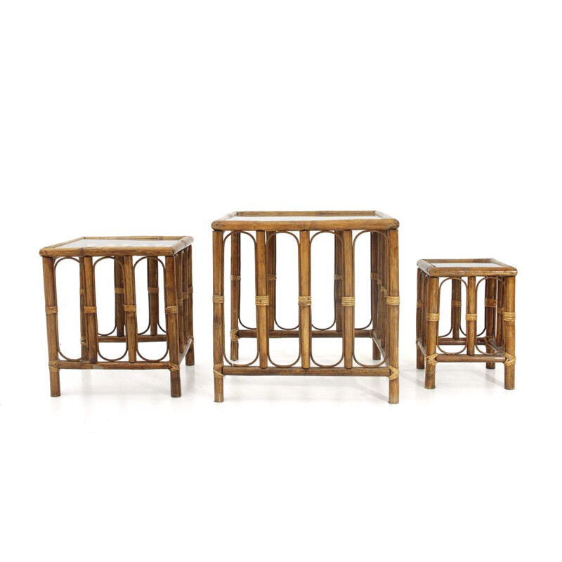 Vintage italian nesting tables in rattan 1970s