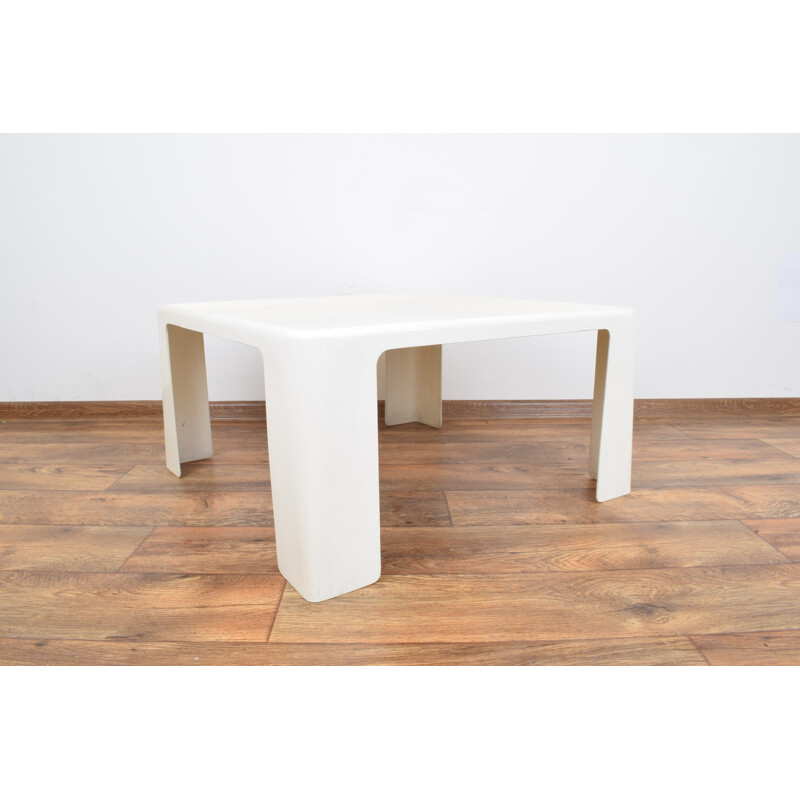 Vintage Amanta fiberglass coffee table by Mario Bellini for C&B Italia