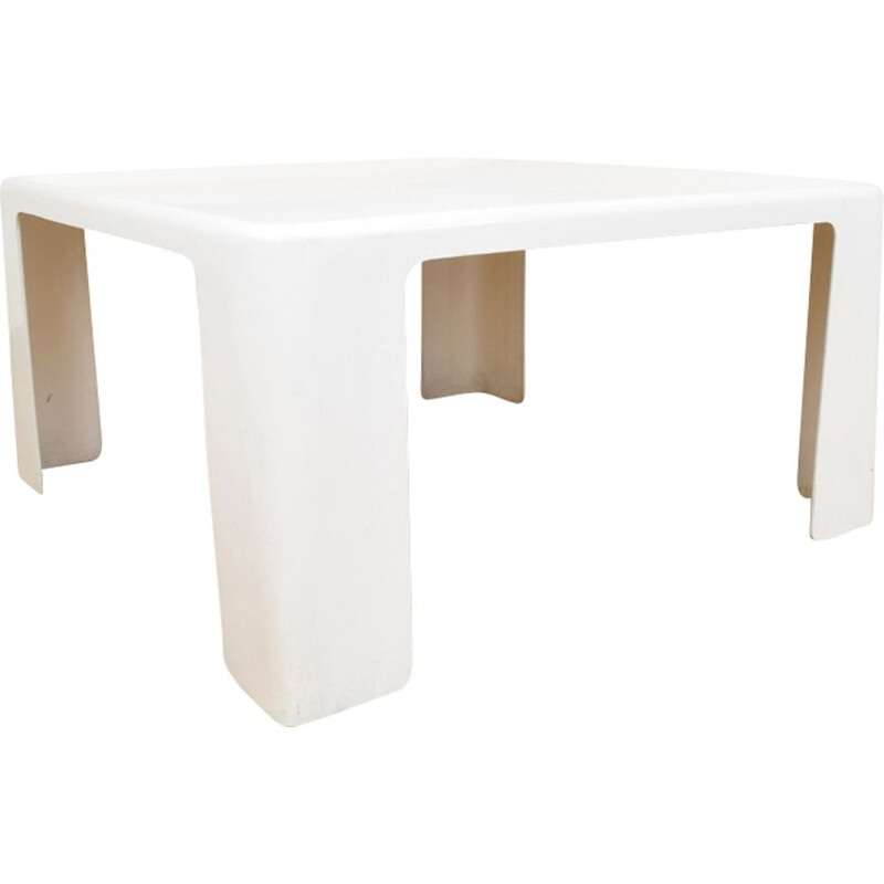 Vintage Amanta fiberglass coffee table by Mario Bellini for C&B Italia