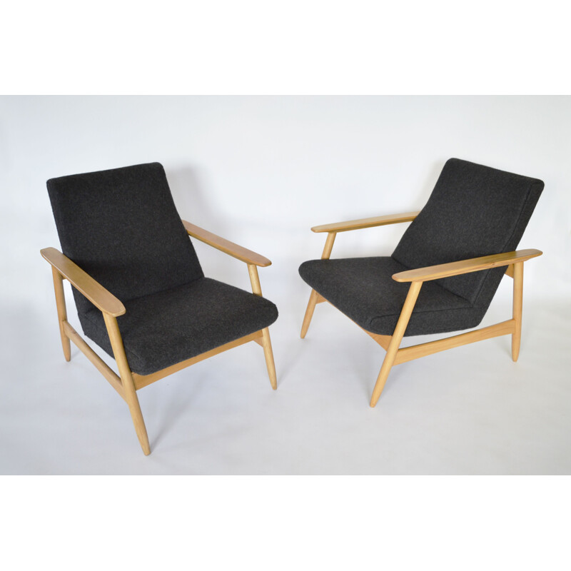 Paire de fauteuils vintage Anthracite gris Azuolas par Valerija Ema Cukermanienė 1960
