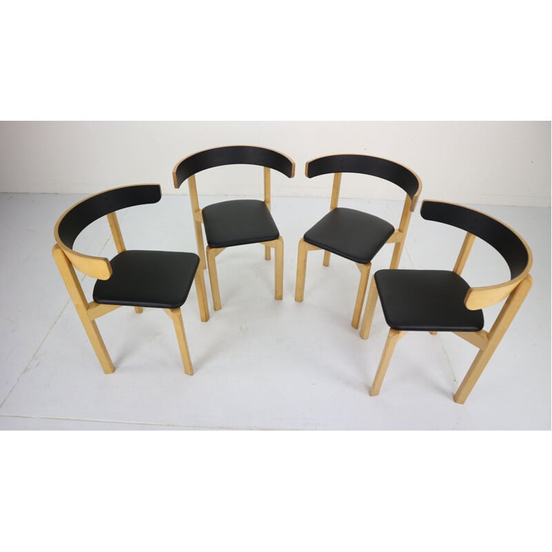 Satz von 4 Vintage-Stühlen für Schiang Møbler aus schwarzem Kunstleder und Ahorn 1970