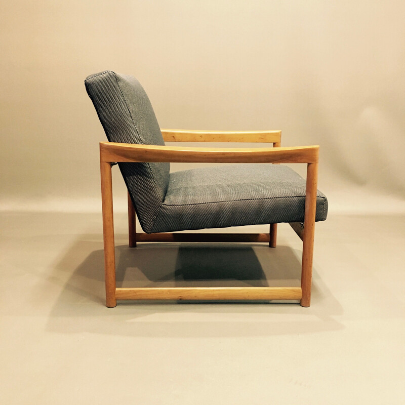 Suite de 4 fauteuils vintage revêtement noir et gris 1950