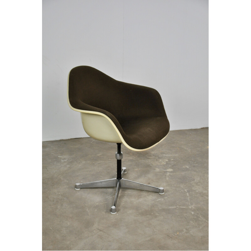 Vintage armchair for Herman Miller in brown fabric and fiberglass 1970