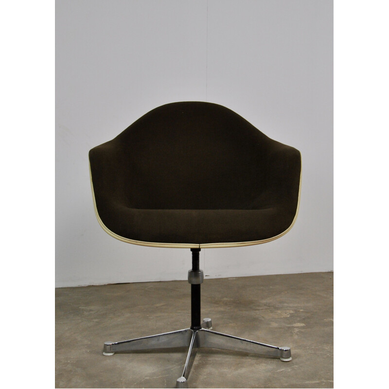 Vintage armchair for Herman Miller in brown fabric and fiberglass 1970