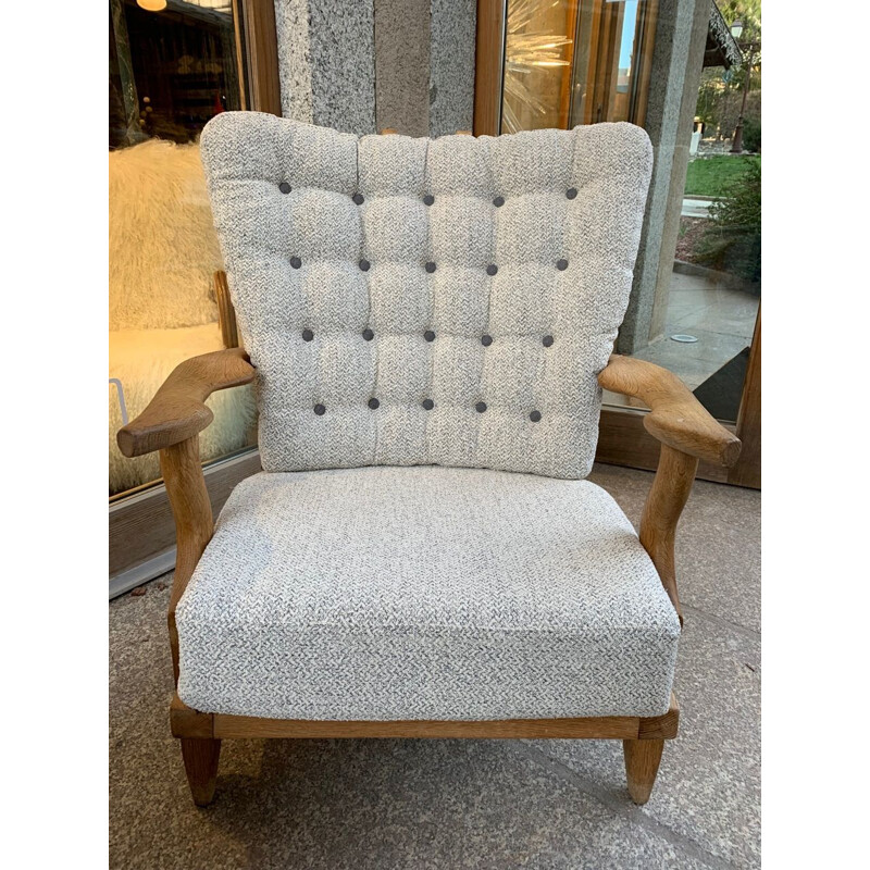 Paire de fauteuils vintage de Guillerme et Chambron en tissu gris et bois 1960