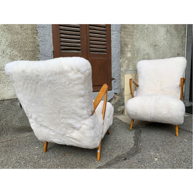 Paire de fauteuils vintage de Giuglielmo Ulrich en peau de mouton et bois 1960