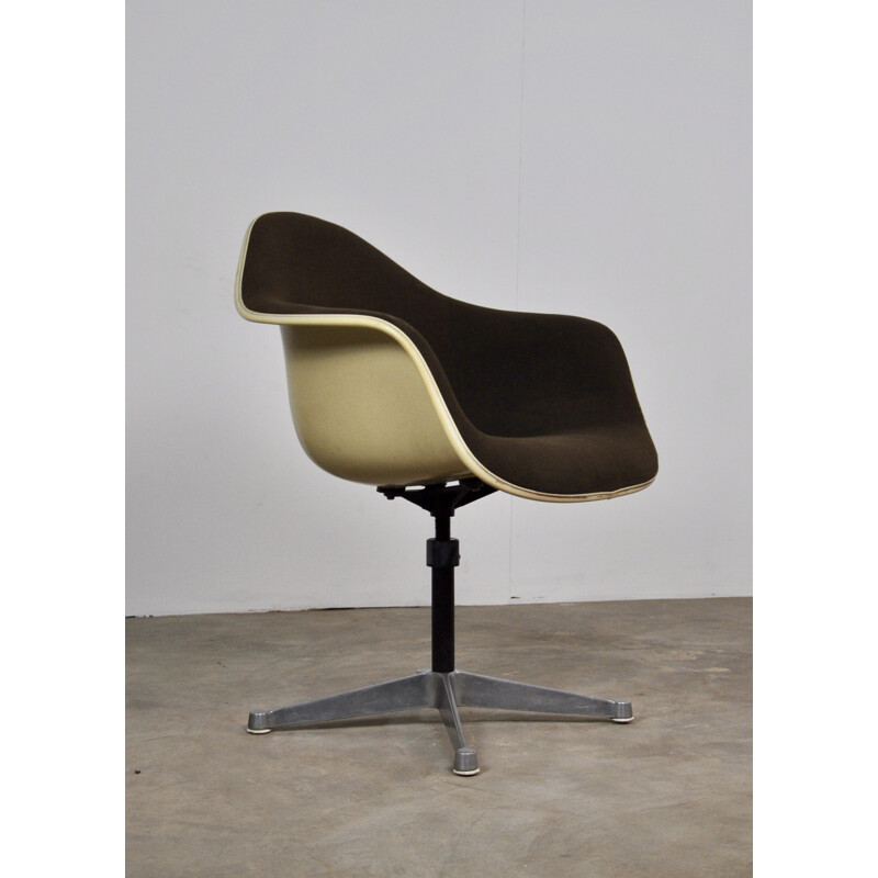 Vintage armchair by Eames for Herman Miller in fiberglass and metal 1970 n